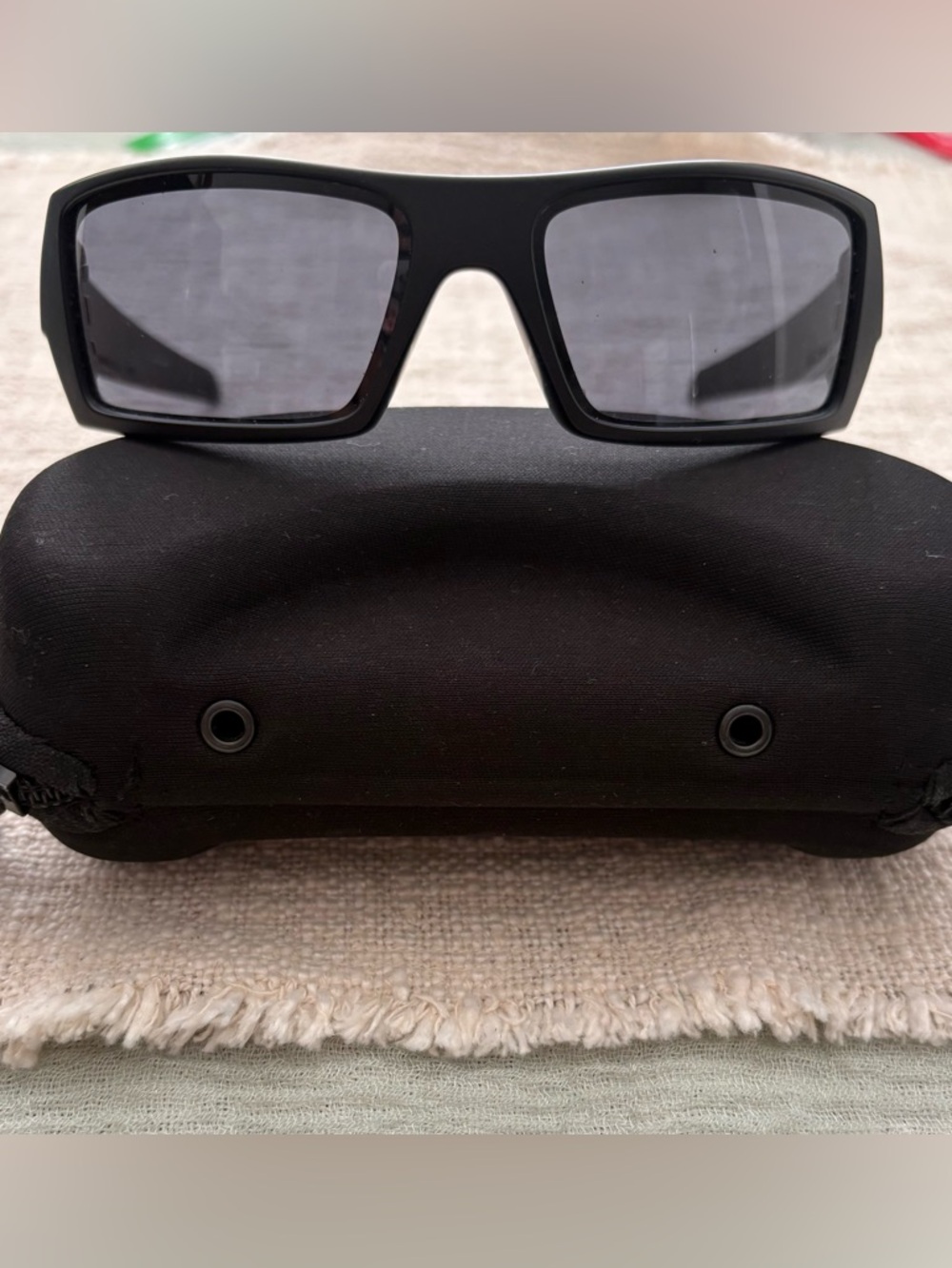 OAKLEY GASCAN Men's Matte Black Polarized Rectangular Sunglasses UV Protection